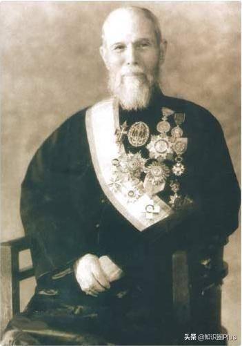 何鸿燊何氏家族悼文，留下四房十七杰，详细了