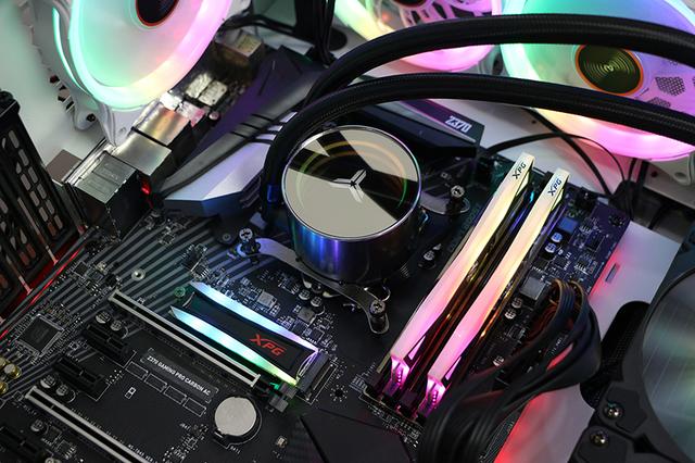 M.2固态玩RGB，支持神光同步，传输速度超3000MB/s，玩游戏更畅快