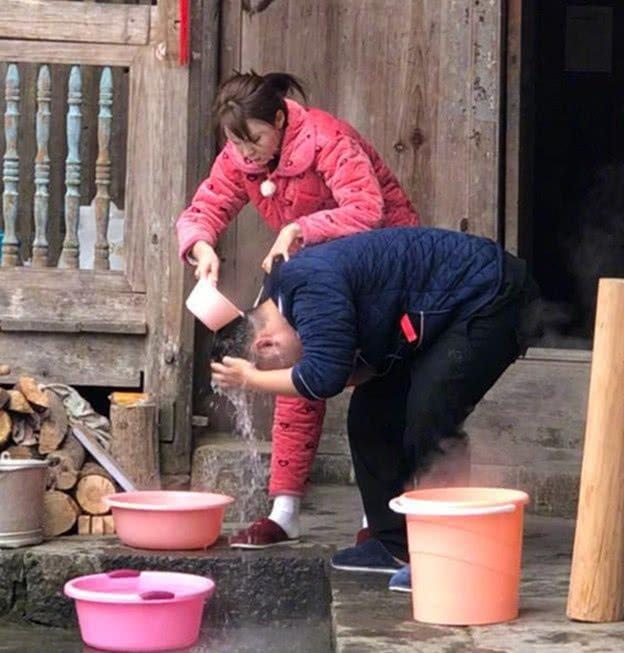 沈梦辰杜海涛回乡前后，城市潮流秒变乡村务农，网友：太真实