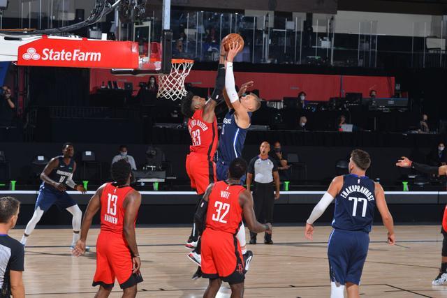 49分+31分，终于赢了！哈登威少拼尽全力，下一次谁为德帅遮羞？