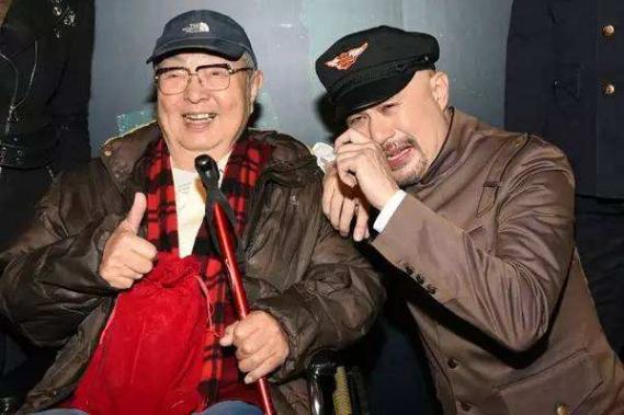 曾拍风月片，如今成为国画大师，58岁的徐锦江旁人模仿不来