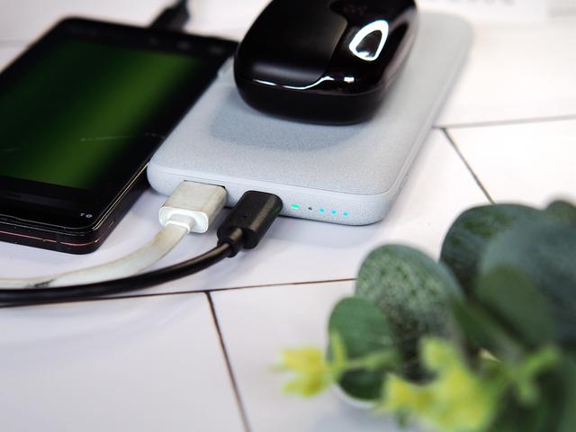 手机支架、无线快充南卡这款充电宝神了