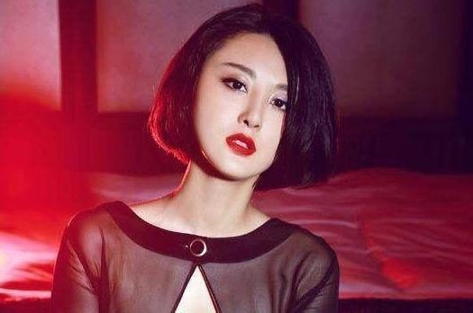 她曾是范冰冰“裸替”，拍激情戏时一丝不挂，
