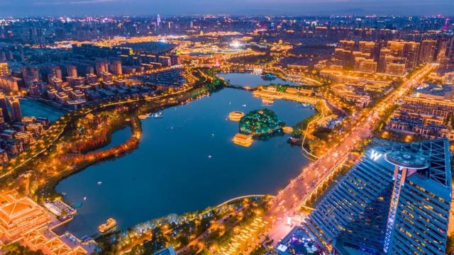 打卡曲江池，夜跑自由的幸福城市- 丝路中国- 中国网