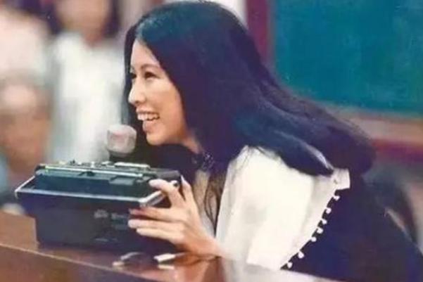 三毛自死前的最后的样子，满脸愁容充满哀伤，