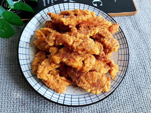 鸡胸肉别水煮了，试试这样做，香酥脆口，出锅瞬间被扫光，解馋