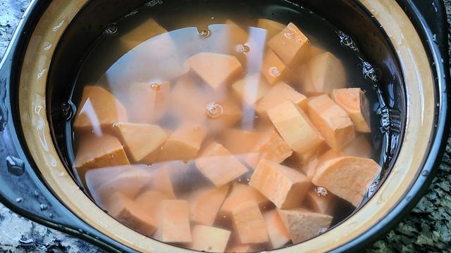 广东糖水的家常做法，学会这个做法，想吃就做，香味浓味道好