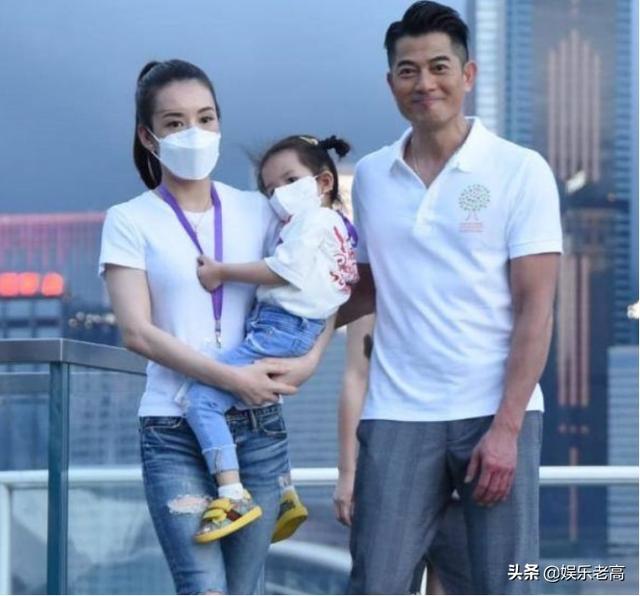 方媛母女包粽子，三岁郭咏希露正面超可爱，童装价格曝光尽显富贵