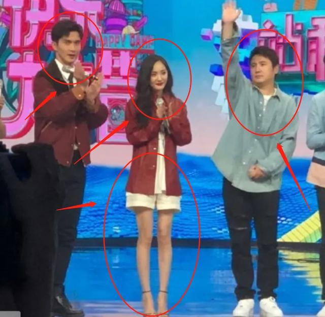 杨幂录制快本，路人拍照却忘了开美颜，这生图