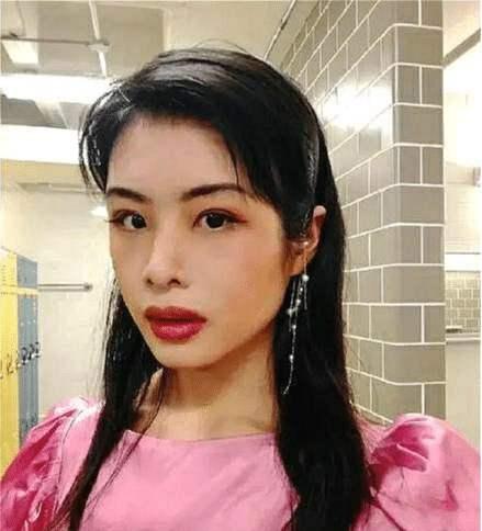 外籍华人回国被拒绝，高呼：你知道我身价多少吗？凭啥不让回
