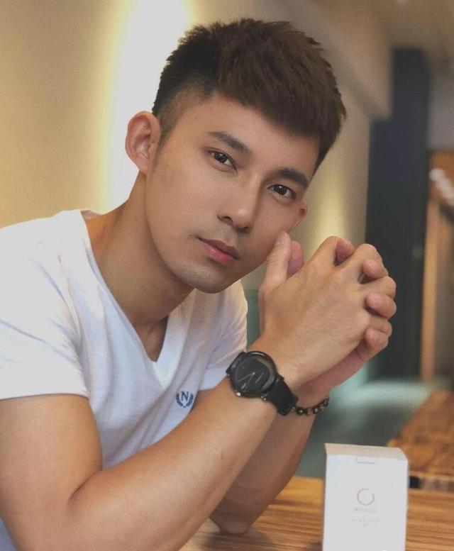 流行的发型男生碎发男士碎短发型男生显瘦的几款发型五款男士短碎发
