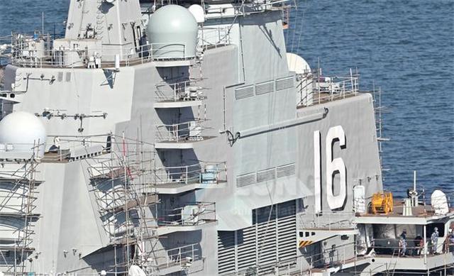 我国新航母001A舰载机训练起飞降落与辽宁舰载机