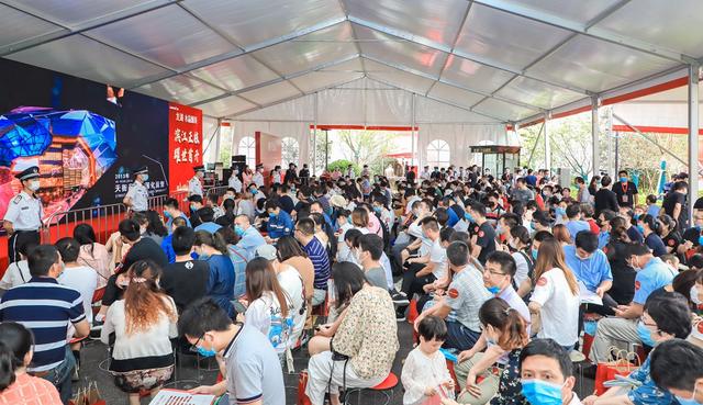 龙湖&middot;水晶郦城 热销近500套，塑造板块现象级爆款IP