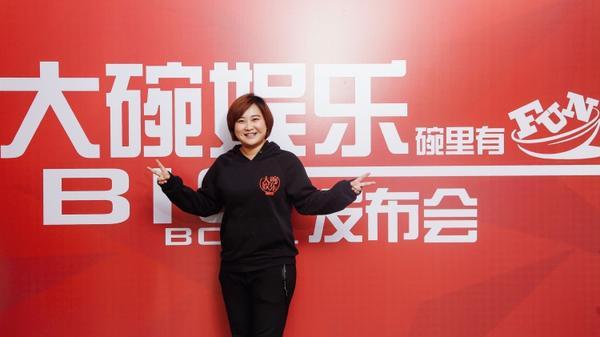 贾玲最出圈的综艺救场！“抢镜”帮关晓彤化解尴尬，这情商无敌了