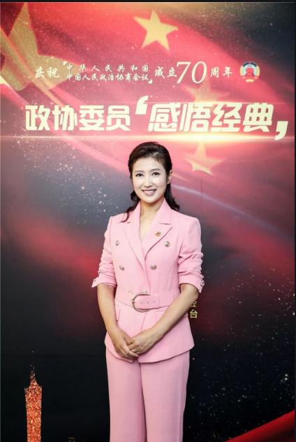 BTV一姐春妮，为何甘愿高龄产子，二婚也要嫁“接班”郎永淳的他