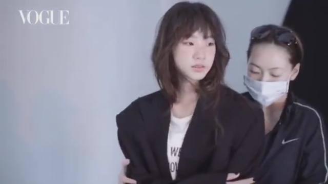 小S大女儿许曦文罕见晒自拍，素颜微笑出镜，高级脸也能清纯