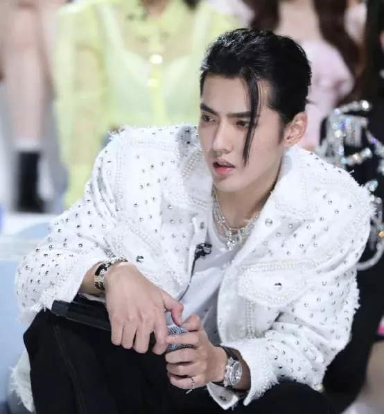 《青簪行》杨紫杀青，被曝将跟徐峥合作，吴亦凡却还在忙拍摄？