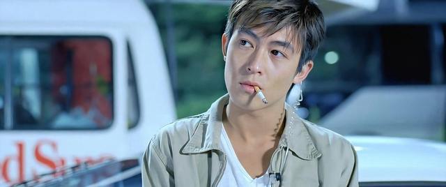 陈冠希直播颜值暴跌，疑似长斑还有双下巴，帅气青春不复返