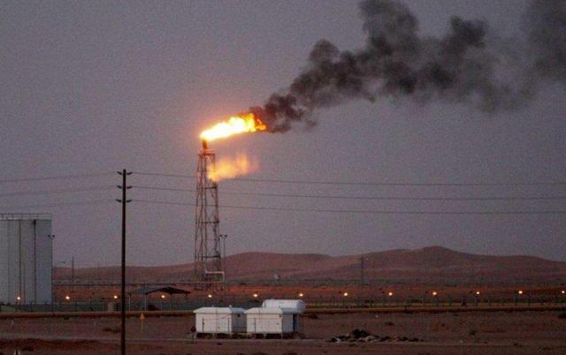 大批无人机导弹来袭！中情局大楼冒出黑烟，沙