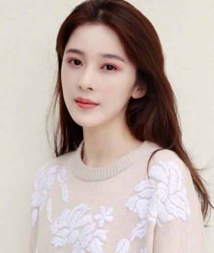 她人美戏好主角拿到手软，却始终火不起来，全