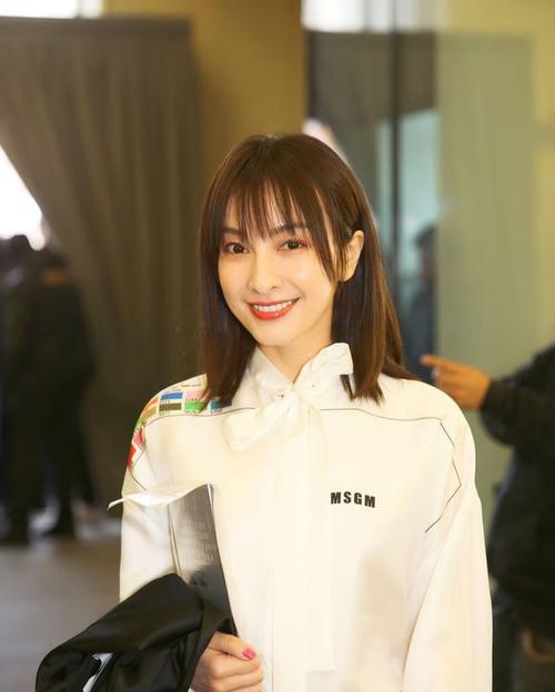 37岁吴昕：花了14年才把自卑揉碎，从她身上我看到了无数人的影子