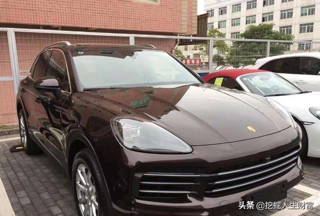 朋友借卡宴撩妹，還車時一看輪胎，車主直接氣炸