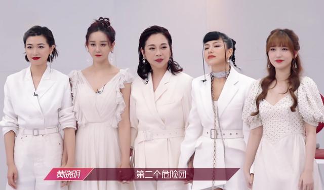 浪姐：万茜开启夸夸群，宝藏团让人意难平，仗秤走天涯的她让人疼