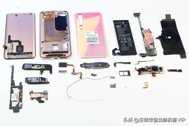 拆解：拆开小米10，整体内部布局与iphone略有相同 ！