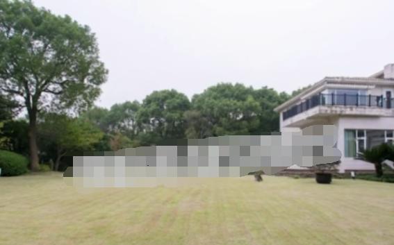 沙溢现身陈赫火锅店，与胡可乘豪车回豪宅，价值4000万还有大草坪