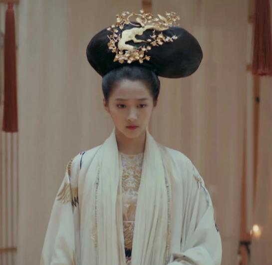 张雪迎和刘昊然晒中戏毕业证，北影学霸关晓彤