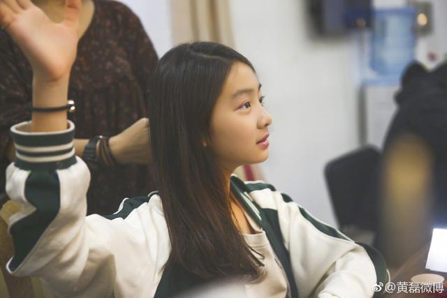 强将手下无弱兵，晒晒黄磊14岁女儿做的美食，有这闺女真享福了