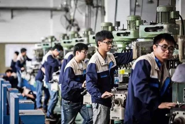 宁送外卖的年轻人，又“扎堆”进入这一行业，