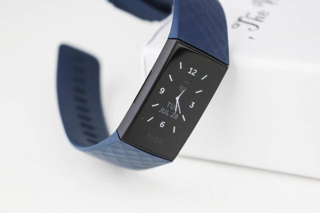 售價(jià)過千的智能手環(huán)強(qiáng)在哪？Fitbit Charge 4告訴你：這就叫專業(yè)