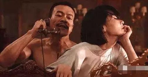 因尺度过大没人愿当女主，导演找她来救场，把“风情”演绎到极致