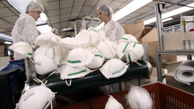 口罩比黄金珍贵！中国运来20亿只口罩，法军荷枪实弹护送生怕被抢