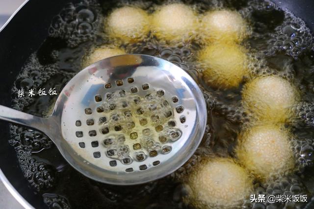 想吃麻团不用买，教你在家做，外酥里软，个个空心，太好吃了