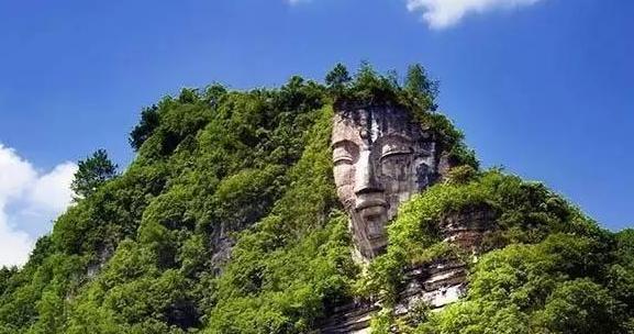 �й�&ldquo;����Ȥ&rdquo;���񣬳��ڴ�ɽ��ֻ¶��һ��ͷ��������������ɽ��