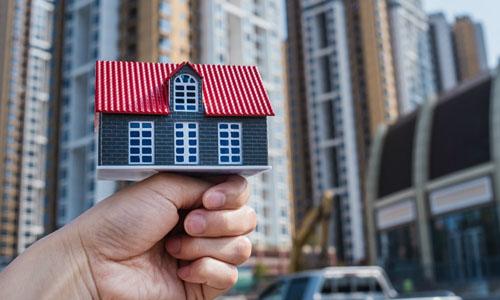 房价“只涨不跌”成过去，楼市2大政策来袭，有两类人要“难受”