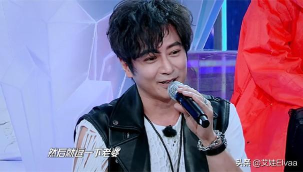 孙耀威15年后首登天天，穿皮背心流苏衫，47岁烫卷发重现顽童风采