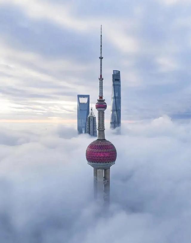 十年，M2从68万亿到209万亿翻了三倍，如此洪水猛