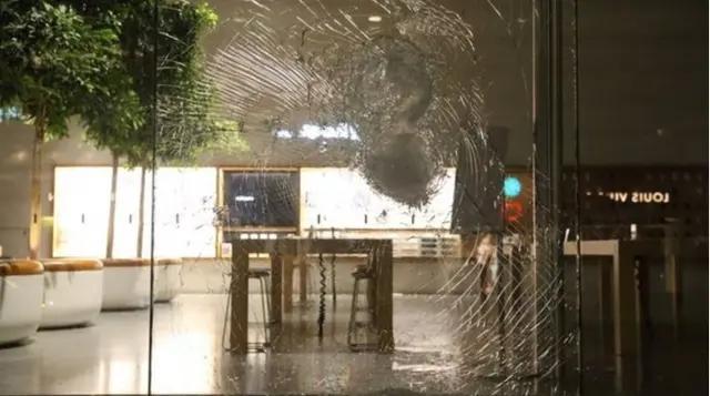 美国局面失控，苹果多家零售店被洗劫一空，对