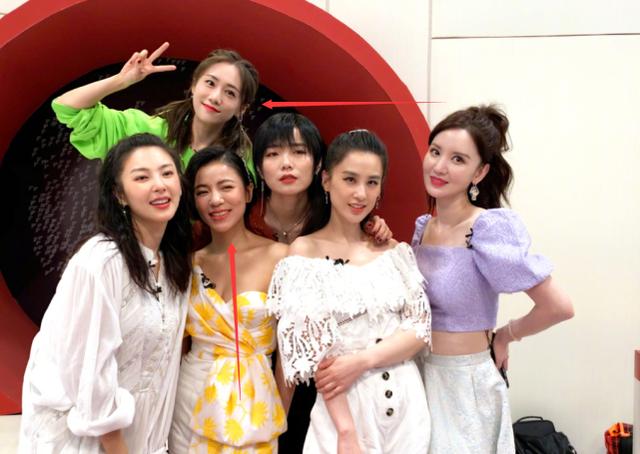 刘芸晒集体合照被吐槽，p图只p自己太有心机，张雨绮的嘴都歪了