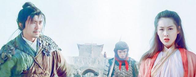 吃面|妻子雨中吃面丈夫身旁打伞 为你挡风遮雨