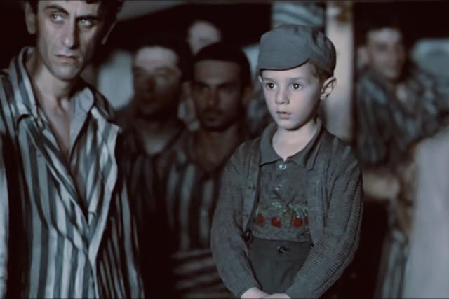 《美丽人生》：在不美丽的人生里活得美丽，在绝望中找到希望