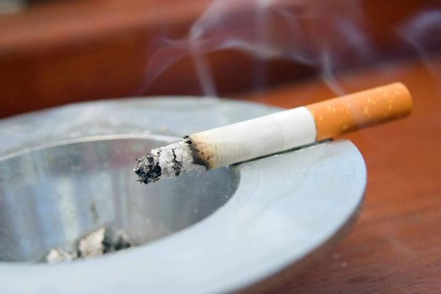 戒烟后，得肺癌的几率还有多大？3个常识告诉你，吸烟危害有多大