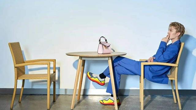 范丞丞顶着暴雨拍节目，蓝台又犯“老”问题，