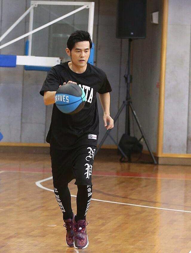 周扬青与罗志祥分手，李小璐直播带货：天亮了，记得听妈妈的话！