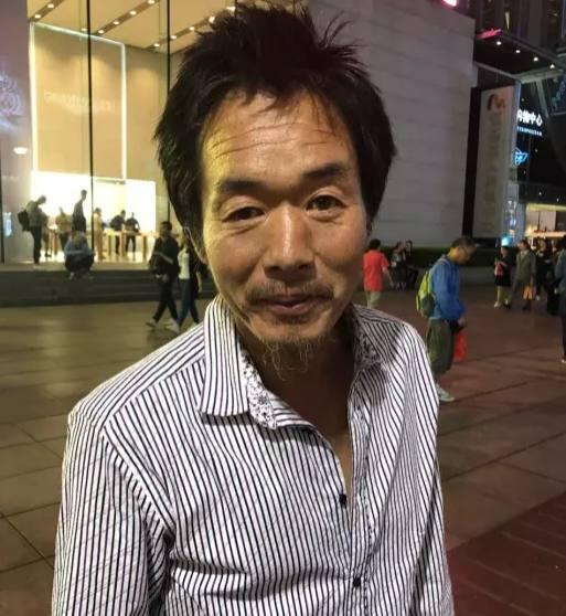 面筋哥：从喂猪到流浪歌手，从表情包到国民岳父