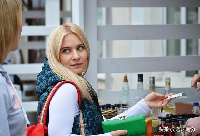 婆婆讓兒媳辭職，兒媳：你兒子月薪八千，你指望他養活全家嗎？