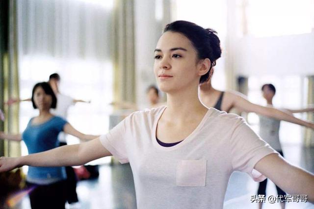 演杨贵妃出名的33岁混血美女，面部浮肿尽显老态，被吐槽美貌不再